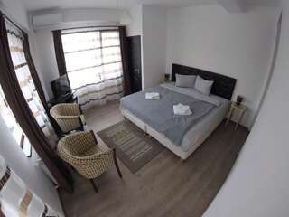 Проживание в семье Cochet Accommodation Пьятра-Нямц Номер с кроватью размера «king-size» и балконом-3